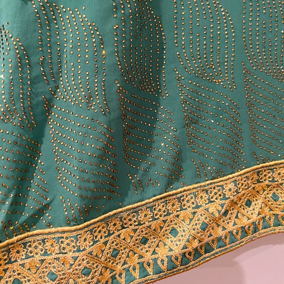 Indian Pakistani Embroidery salwar Kameez - Picture 2 of 4